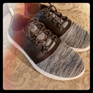 KEEPING 4 NOW Under Armour Shoes